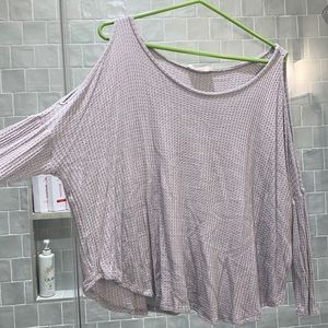 grey cold shoulder waffle top!!🩶🩶